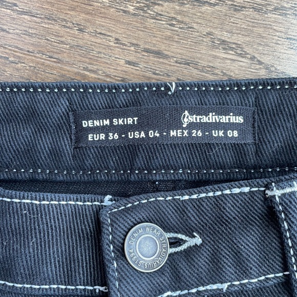 Stradivarius black jean mini skirt - Picture 6 of 6